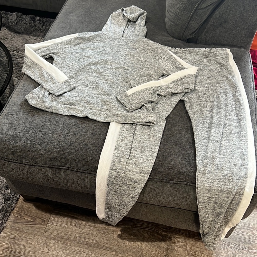 Prettylittlething sweatsuit set